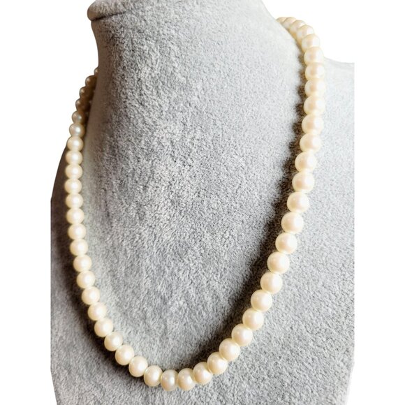 Vintage Faux Creamy Pearl Necklace High Quality with Barrel Clasp 18" Long - Picture 2 of 6